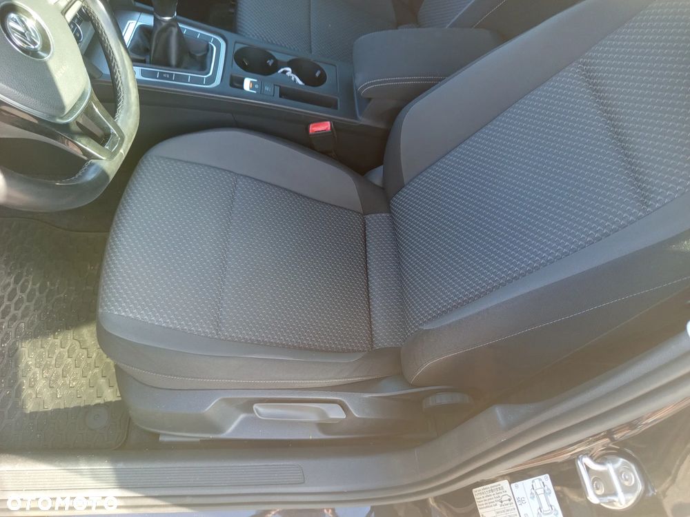 Volkswagen Passat 2.0 TDI SCR Trendline - 11