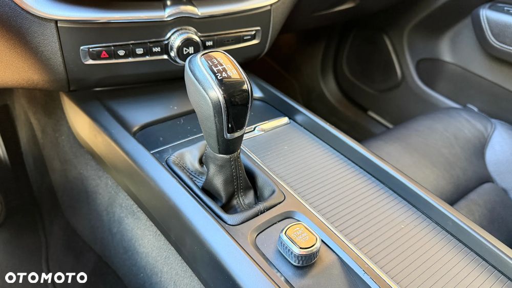 Volvo XC 60 D4 Momentum Pro - 20