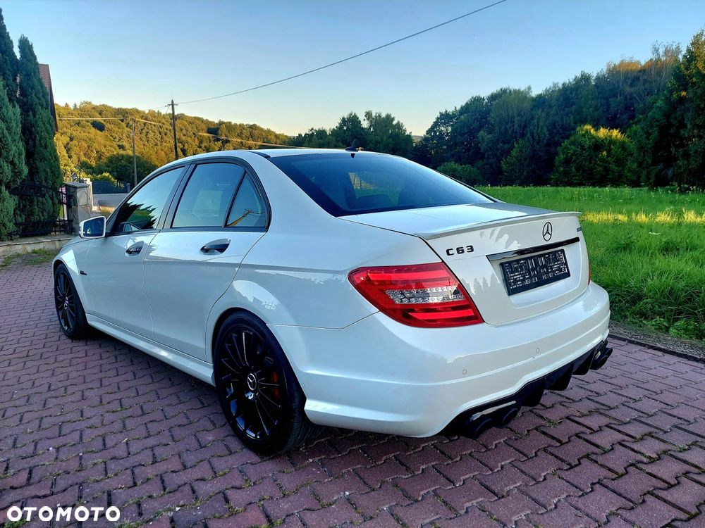 Mercedes-Benz Klasa C 63 AMG AMG SPEEDSHIFT MCT AMG Performance Package - 3