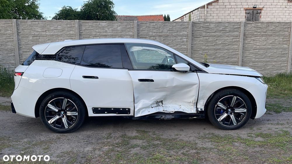 BMW iX xDrive45 - 13