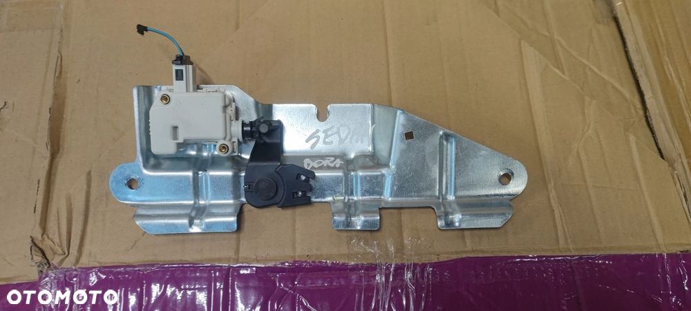 VW BORA MOCOWANIE SIŁOWNIK ZAMKA KLAPY BAGAŻNIKA TYŁ SEDAN