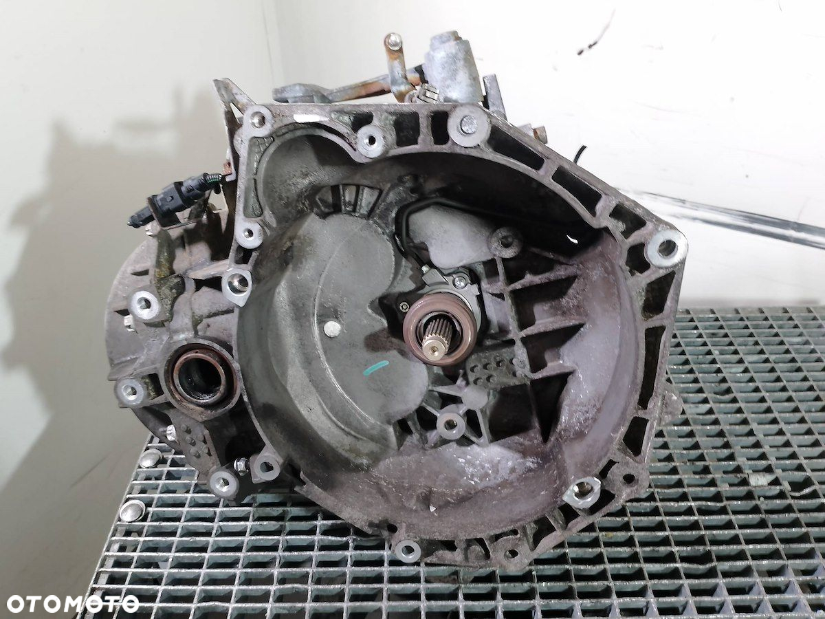 SKRZYNIA BIEGÓW MANUALNA OPEL ASTRA H 55192042  M32 1.9 CDTI - 3