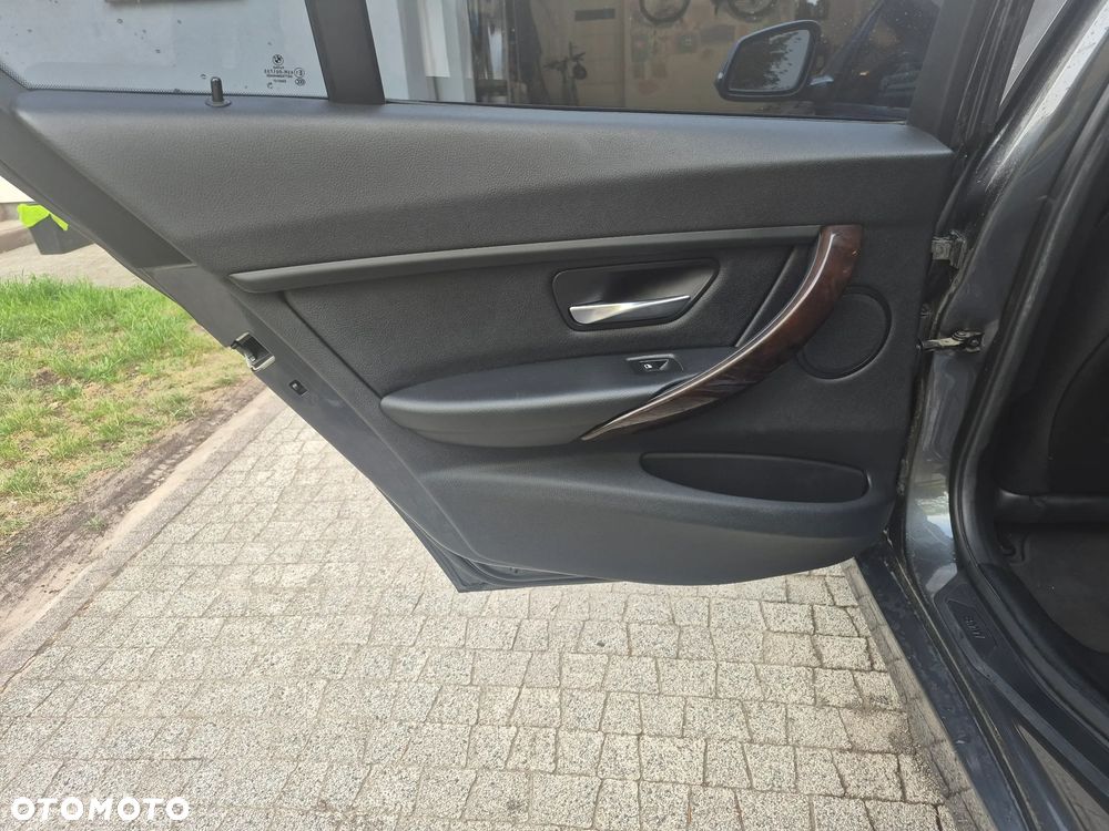 BMW Seria 3 328i - 11