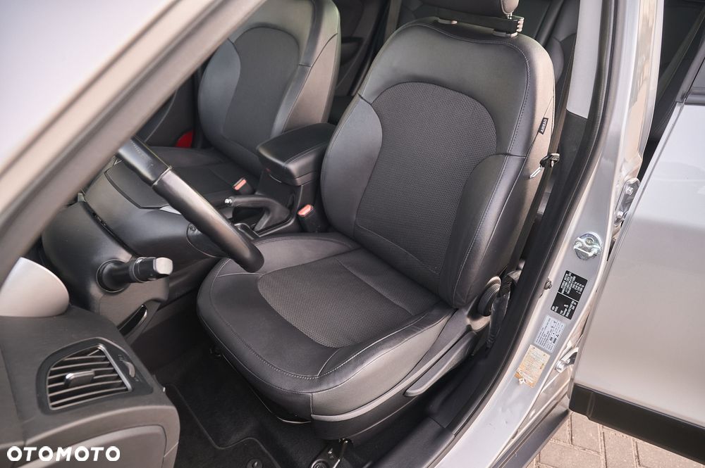 Hyundai ix35 1.7 CRDi 2WD blue Style - 32