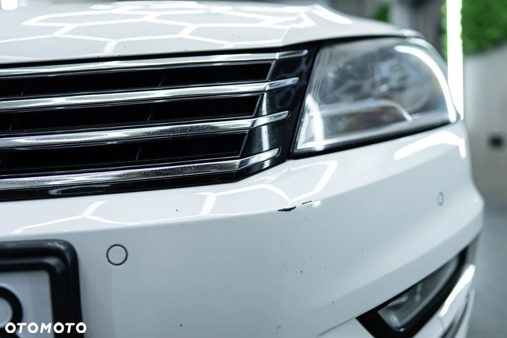 Volkswagen Passat 2.0 TDI DSG BlueMotion Technology R-Line - 5