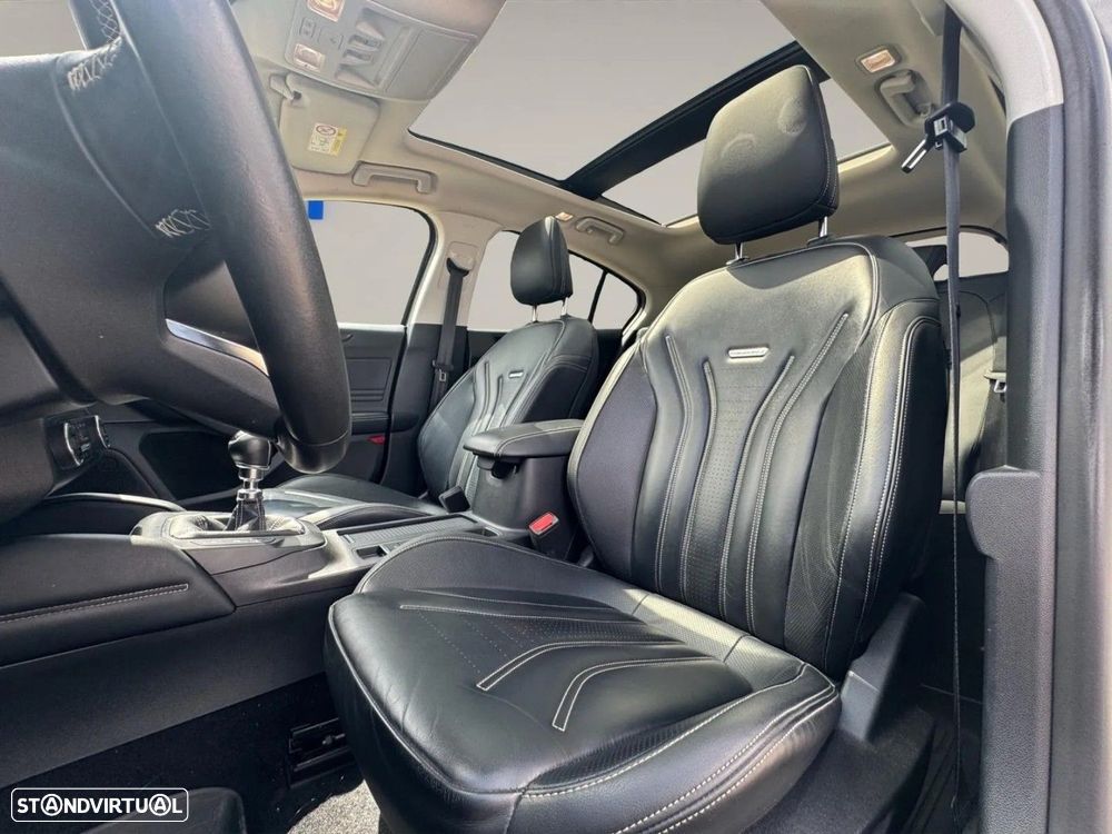 Ford Focus 1.5 EcoBoost Vignale — fotografia 15