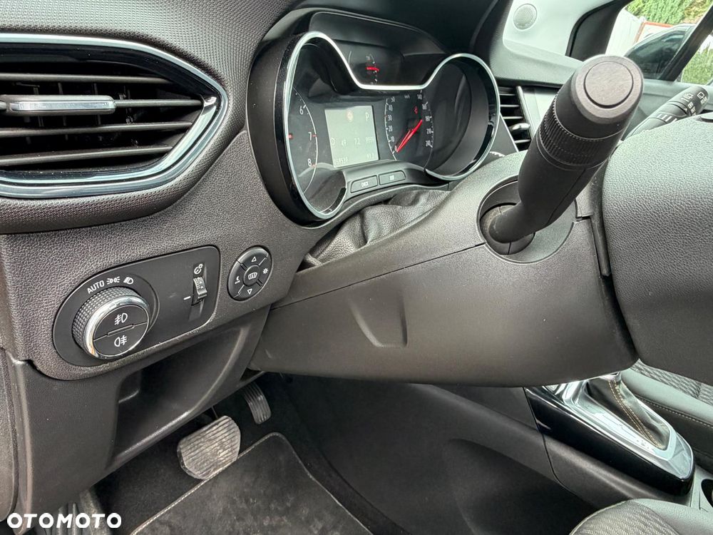 Opel Crossland X 1.2 T Design Line S&S - 25