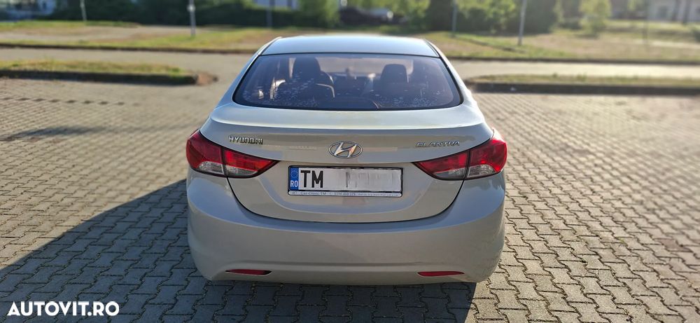 Hyundai Elantra 1.6 MPi - 9
