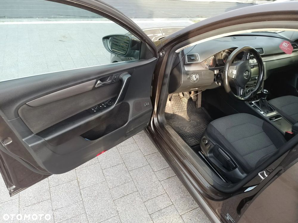 Volkswagen Passat - 15