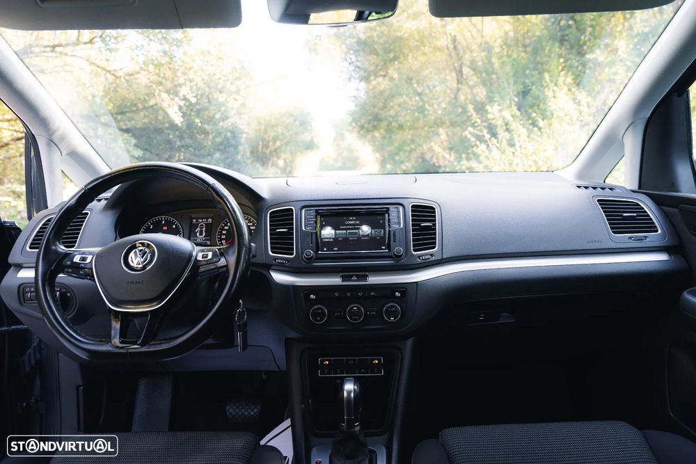 VW Sharan 2.0 TDI Blue Confortline DSG - 25