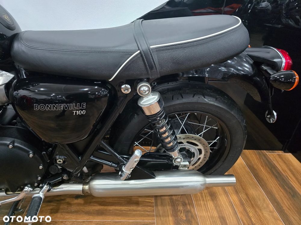 Triumph Bonneville - 14