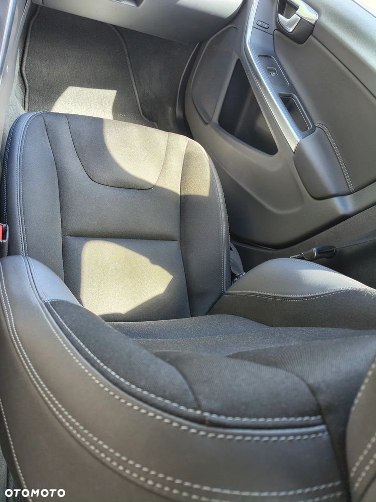 Volvo V60 D4 Geartronic Momentum - 17