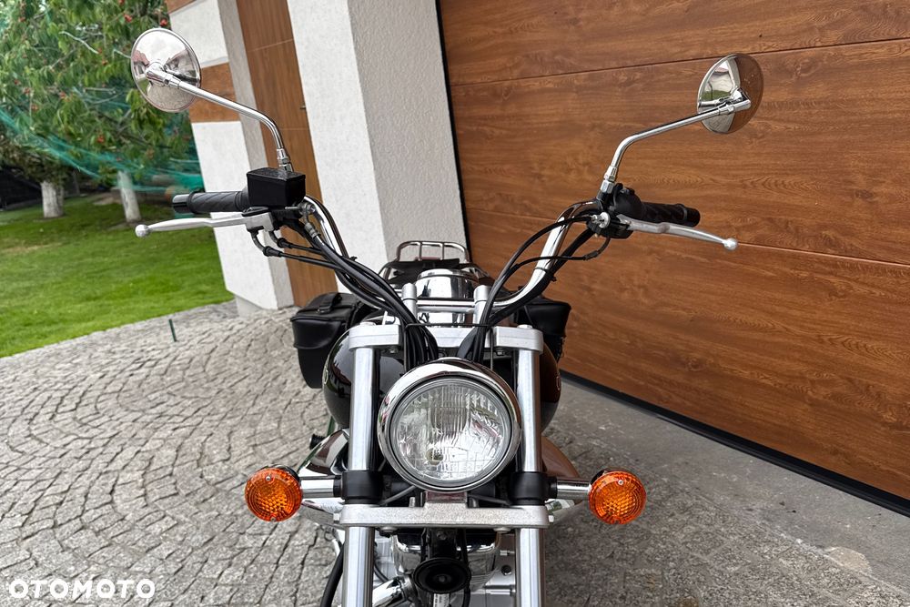 Suzuki Intruder - 17