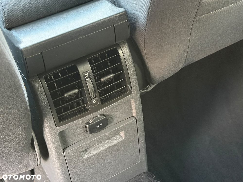 Volkswagen Touran - 15