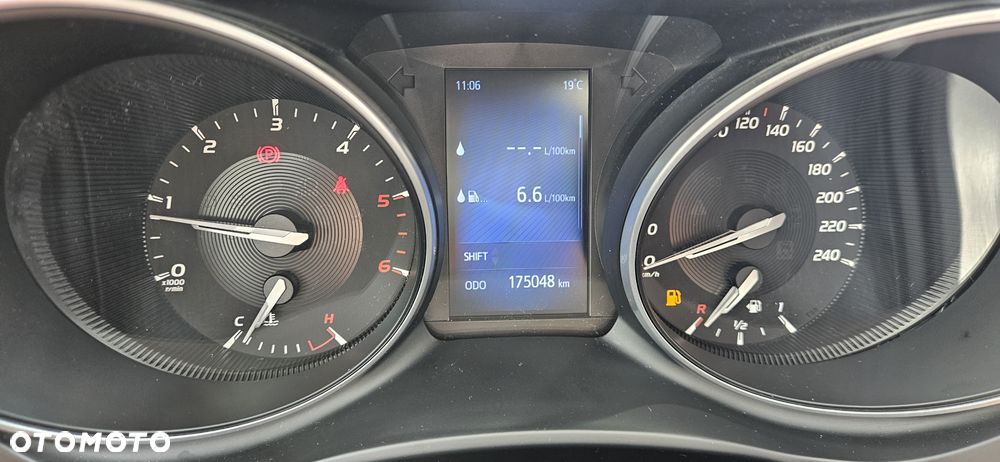 Toyota Avensis 2.0 D-4D Selection - 21