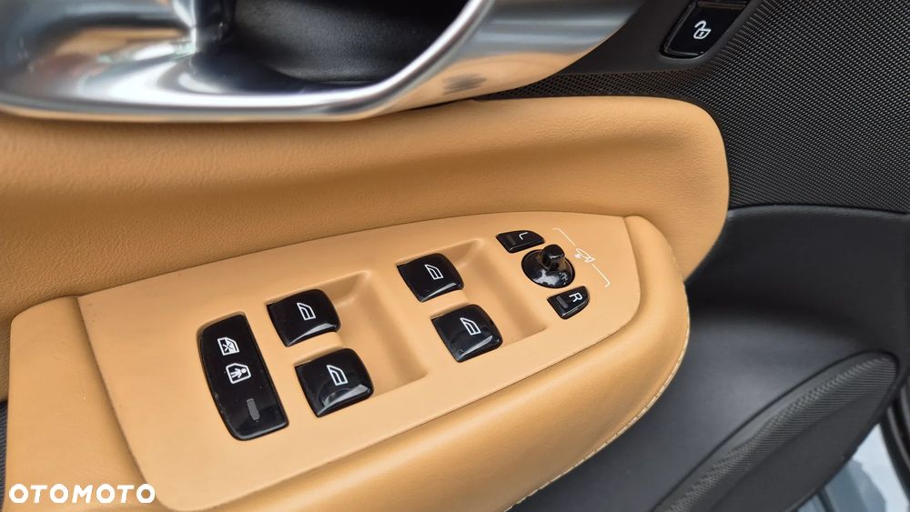 Volvo XC 90 T8 AWD Plug-In Hybrid Inscription 7os - 8