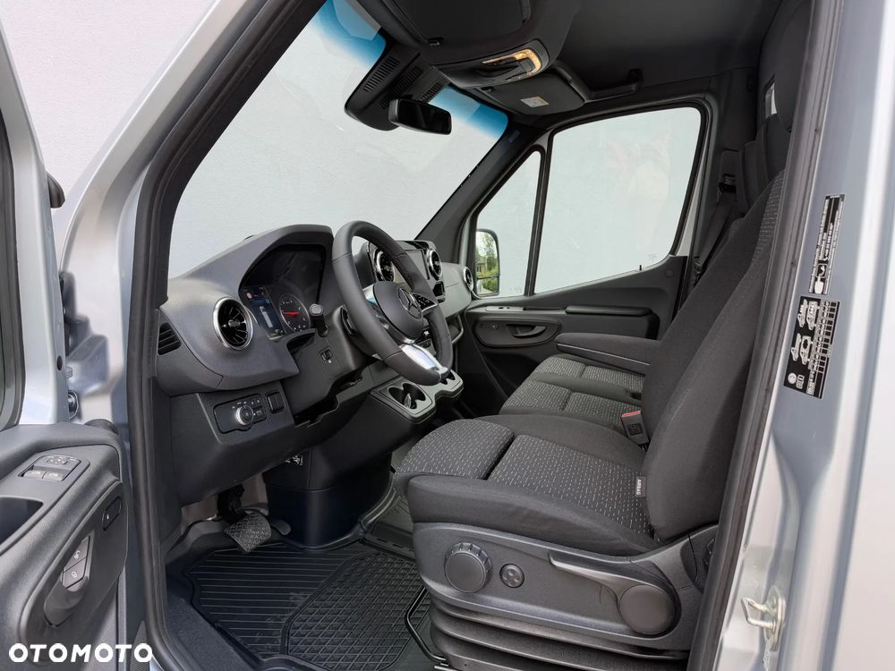 Mercedes-Benz Sprinter - 11