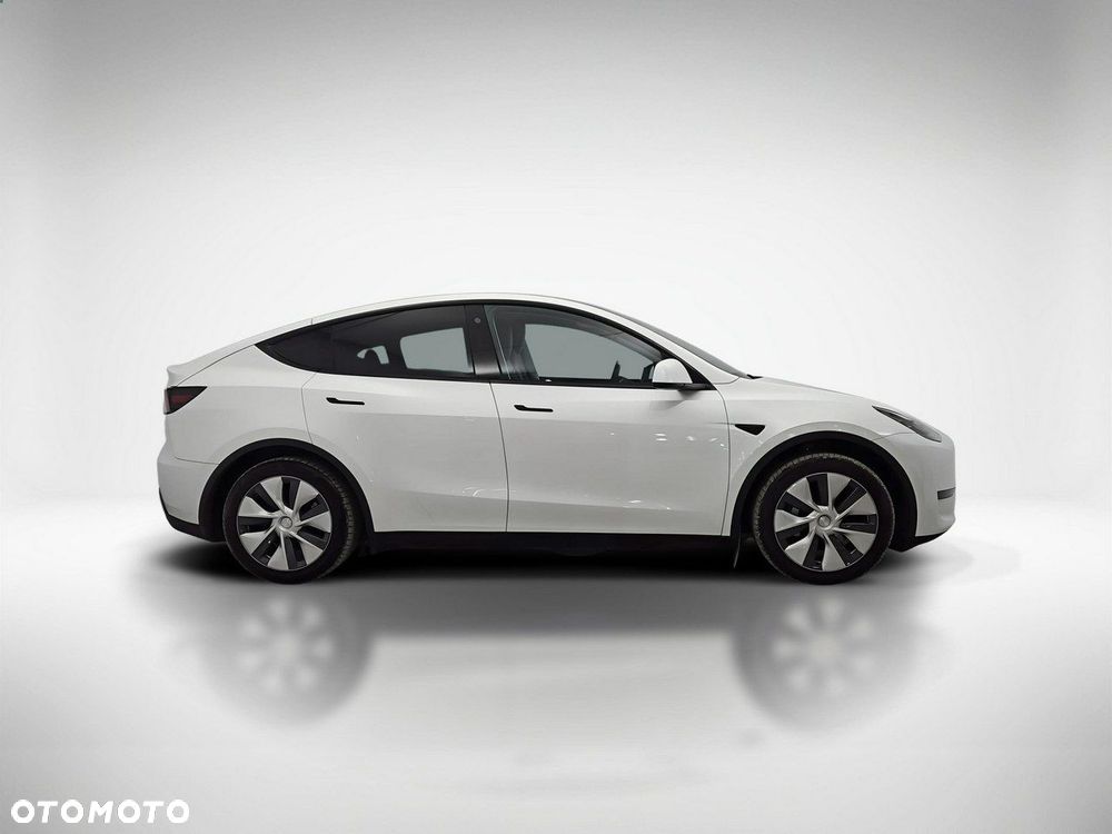 Tesla Model Y - 6