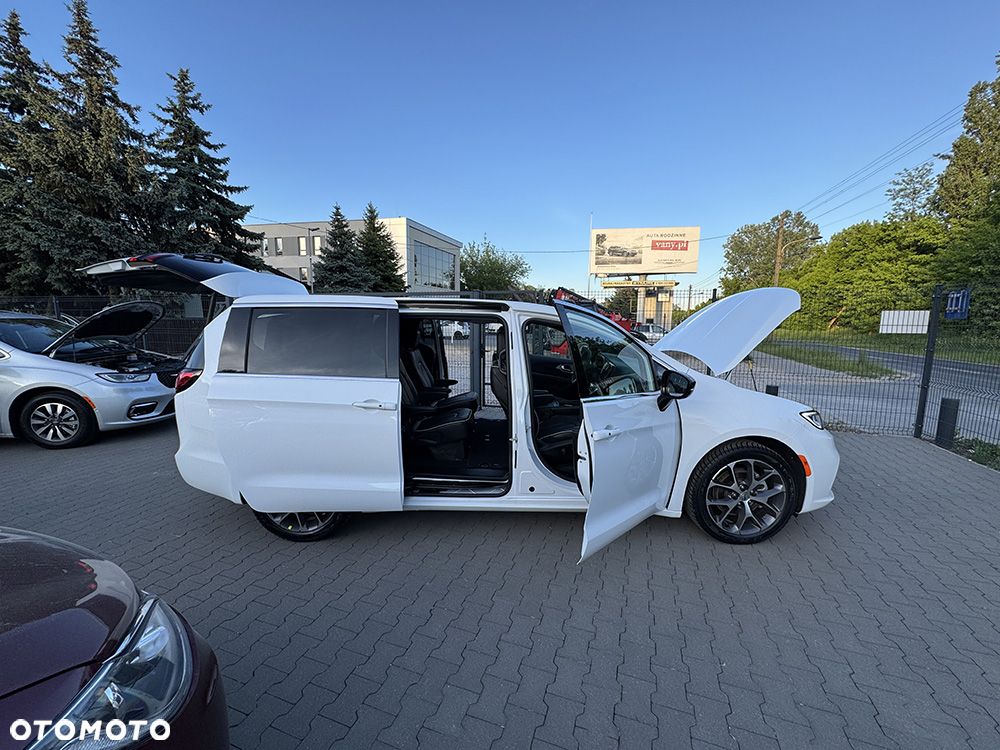 Chrysler Pacifica - 28