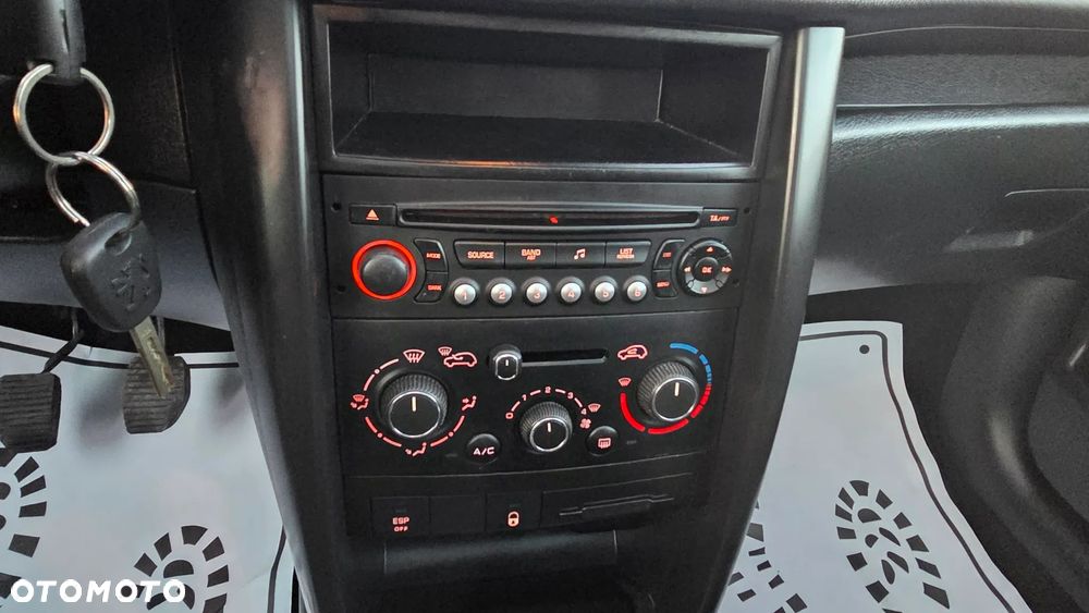 Peugeot 207 95 VTi Urban Style - 21