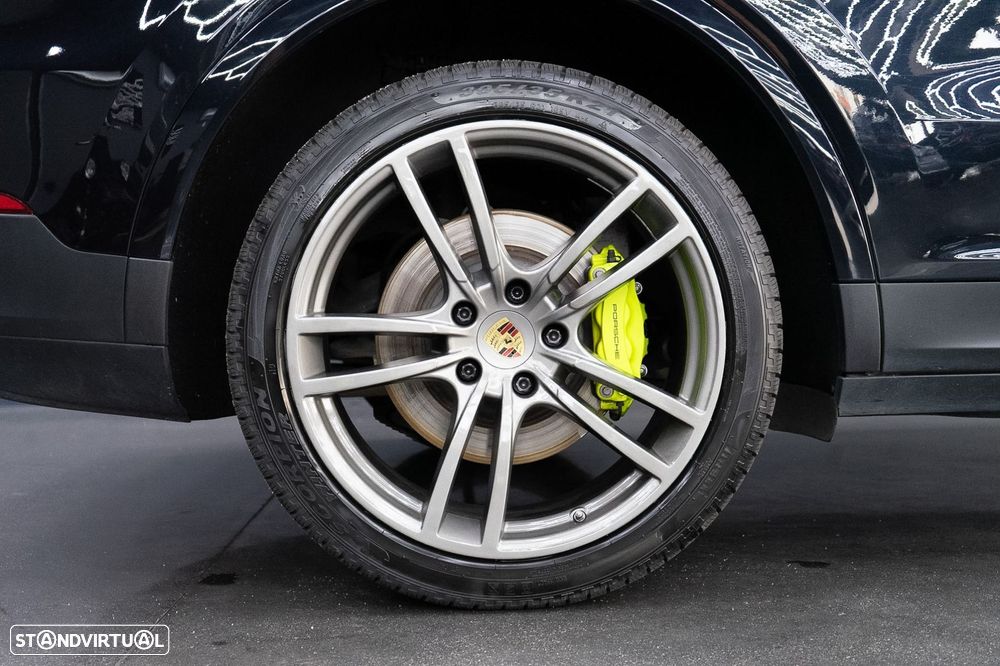 Porsche Cayenne Coupé E-Hybrid - 17
