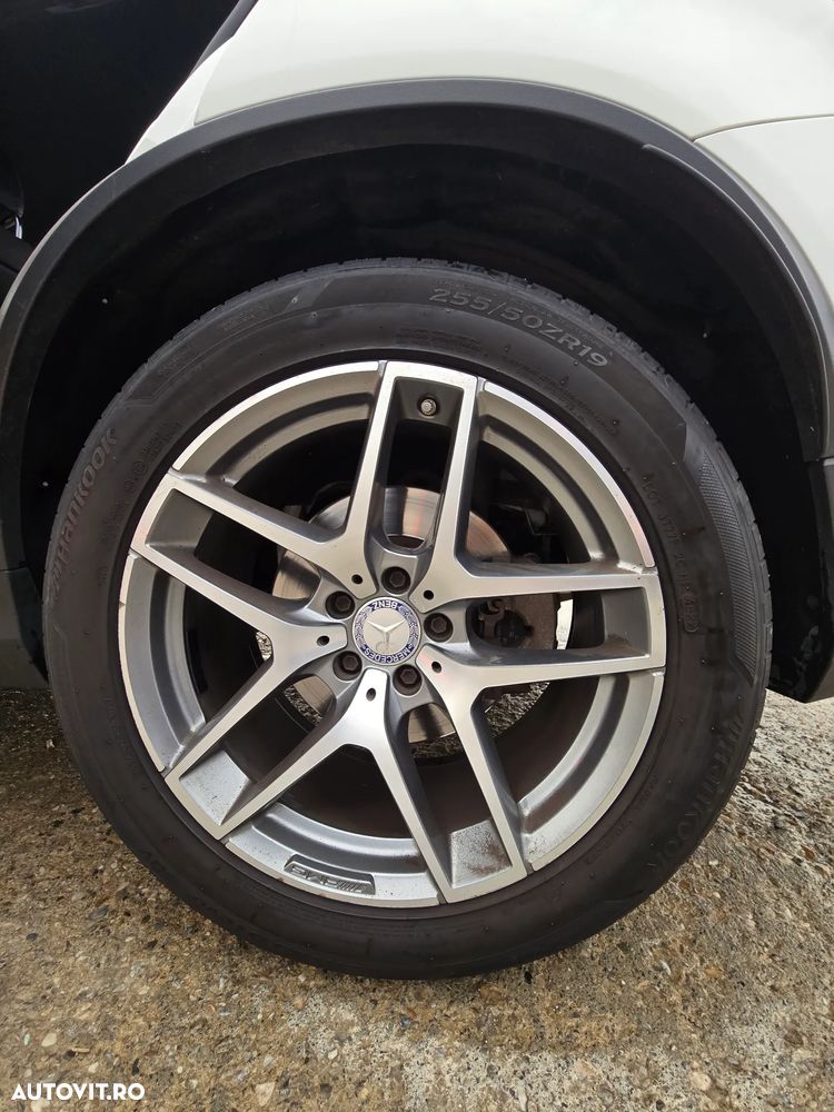 Mercedes-Benz GLC - 32