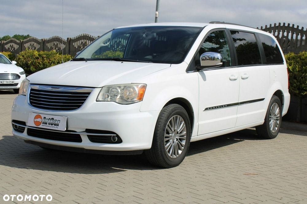 Chrysler Town & Country - 2