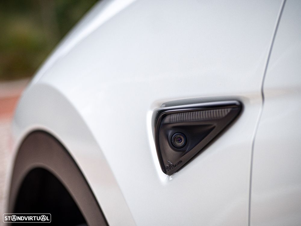 Tesla Model Y Long Range Dual Motor AWD - 14