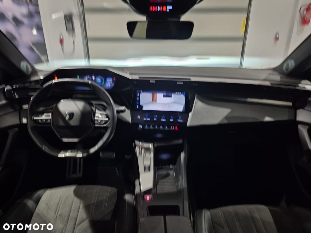 Peugeot 408 1.6 Plug-In Hybrid 225 GT EAT8 - 11
