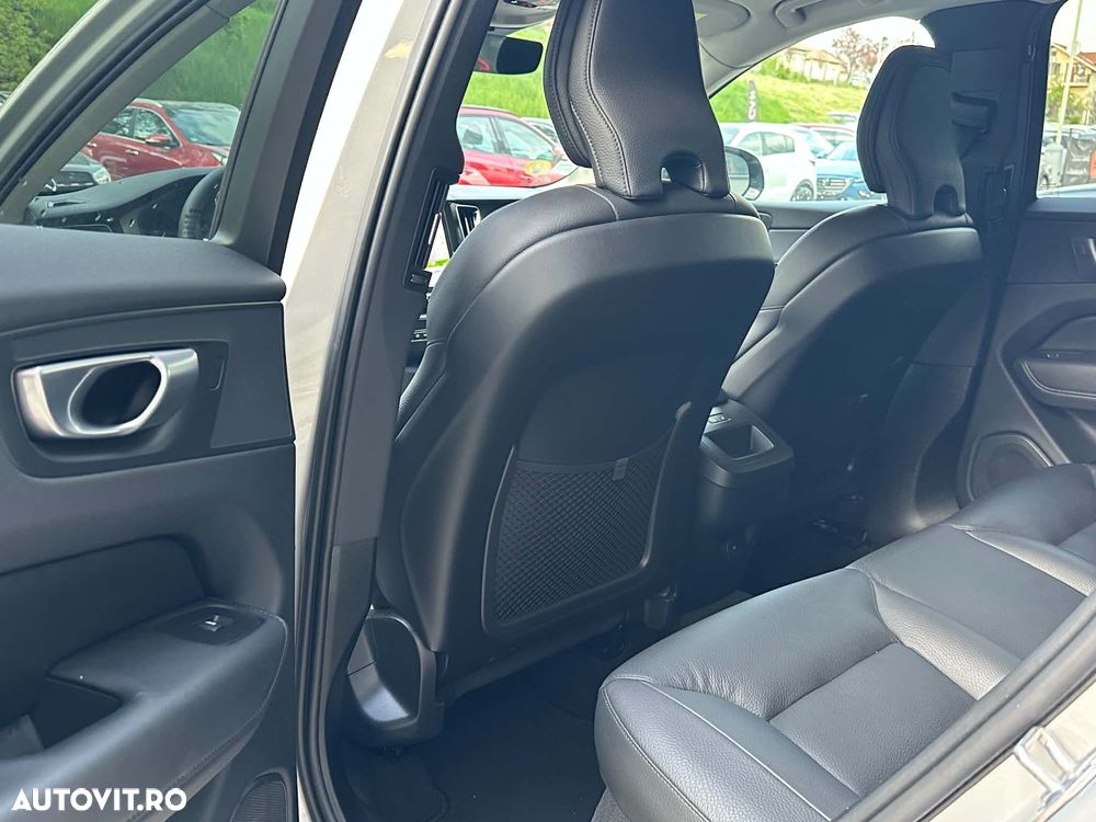 Volvo XC 60 B4 D Ultimate Dark - 12