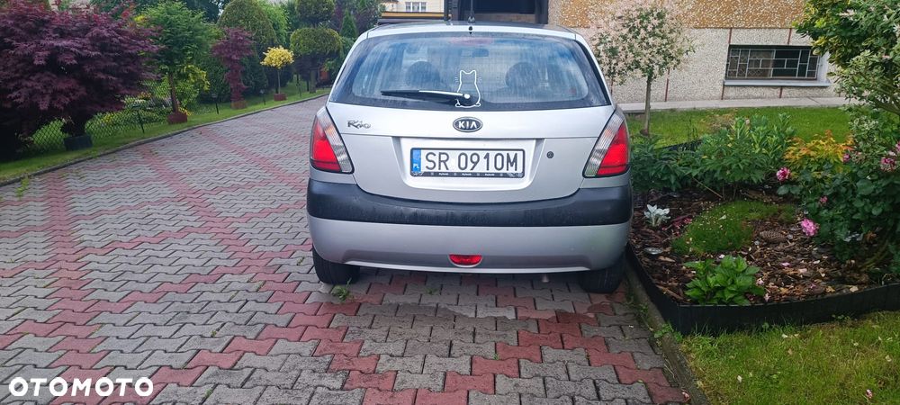 Kia Rio - 4