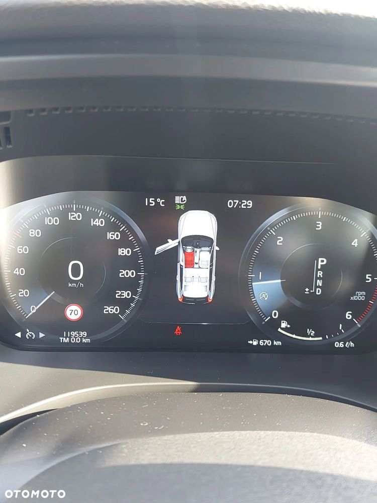 Volvo XC 60 D4 Momentum - 8
