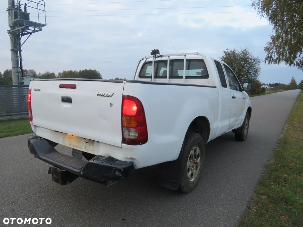 Toyota Hilux D4-D DLX 4x4 - 5