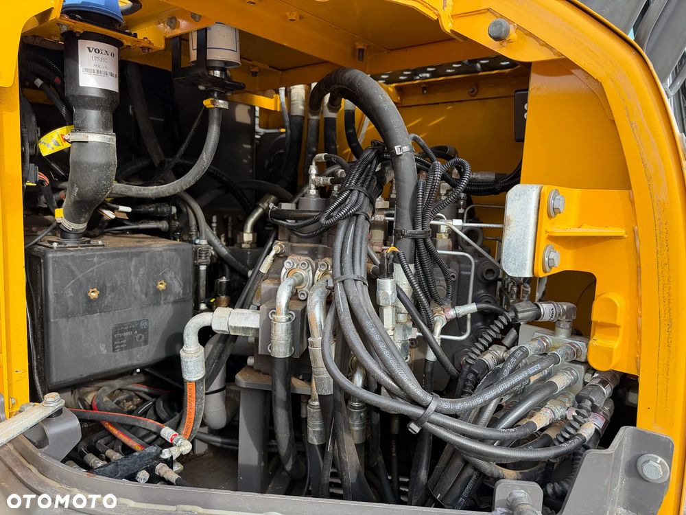 Volvo ECR 235 EL - 16