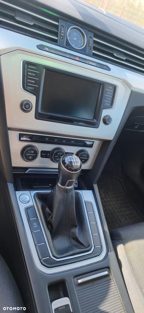 Volkswagen Passat 2.0 TDI SCR Comfortline - 9