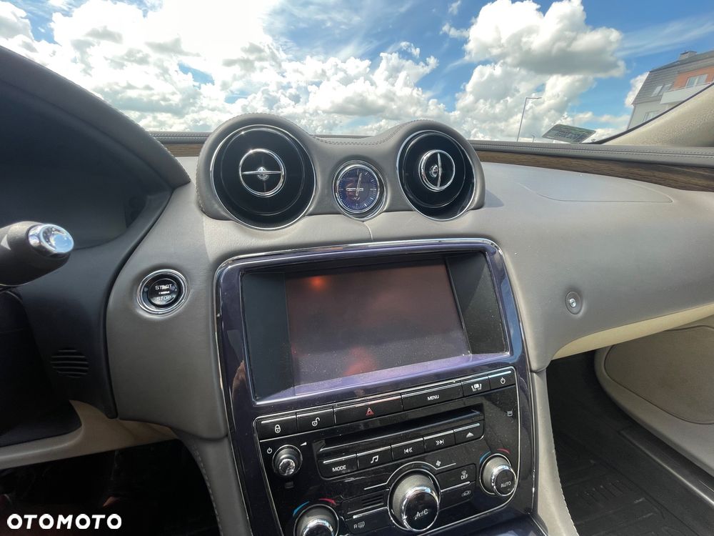 Jaguar XJ 3.0 D V6 Portfolio - 25