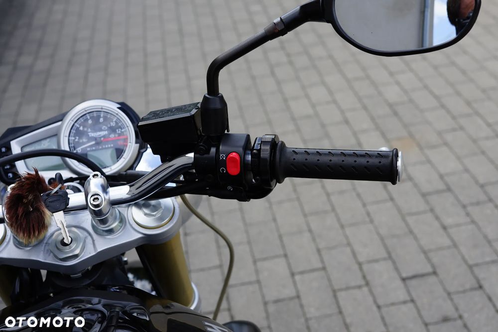 Triumph Street Triple - 16