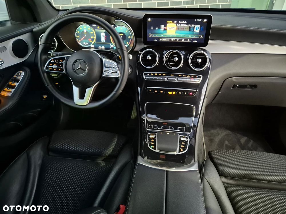 Mercedes-Benz GLC 300 d 4Matic 9G-TRONIC AMG Line - 24