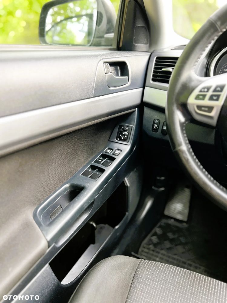 Mitsubishi Lancer - 16