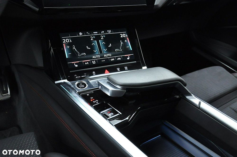 Audi Q8 - 25