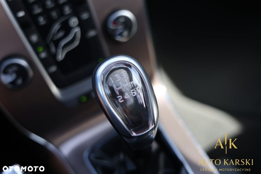 Volvo V40 Cross Country - 24
