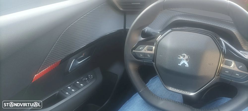 Peugeot 208 - 4