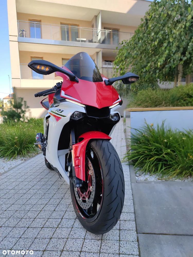 Yamaha R1 - 1
