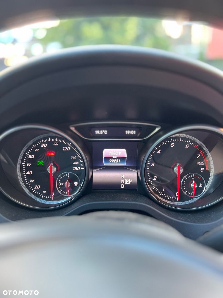 Mercedes-Benz CLA 250 7G-DCT - 17