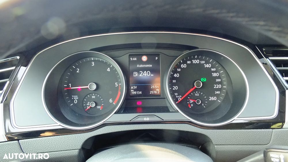 Volkswagen Passat 2.0 TDI DSG (BlueMotion Technology) Comfortline - 10