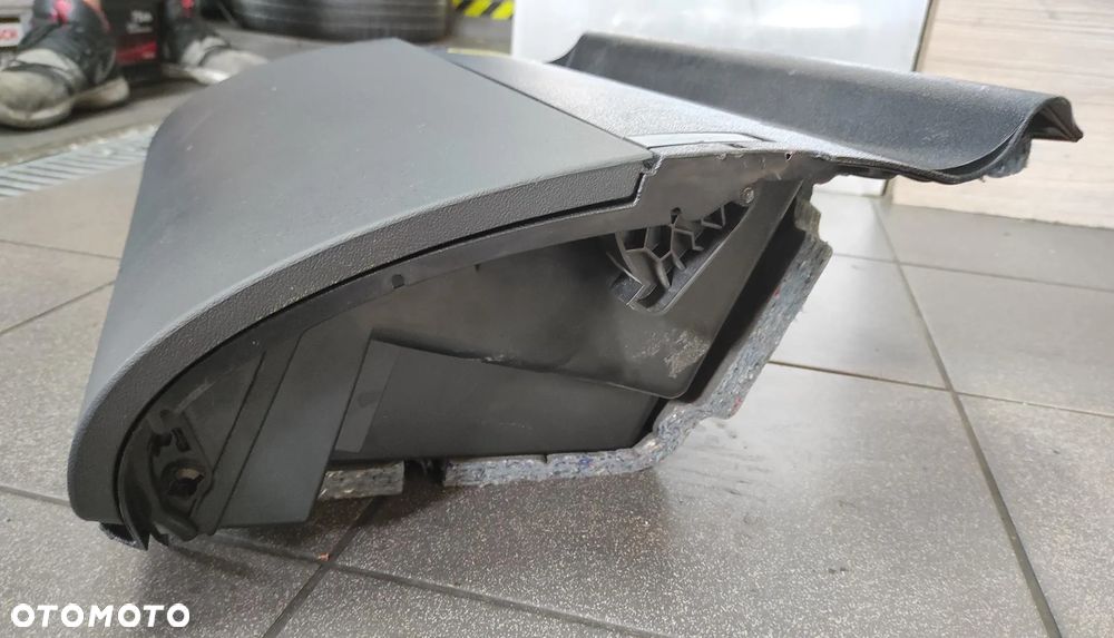 SCHOWEK PASAŻERA A3 8P CZARNY 1 - 4