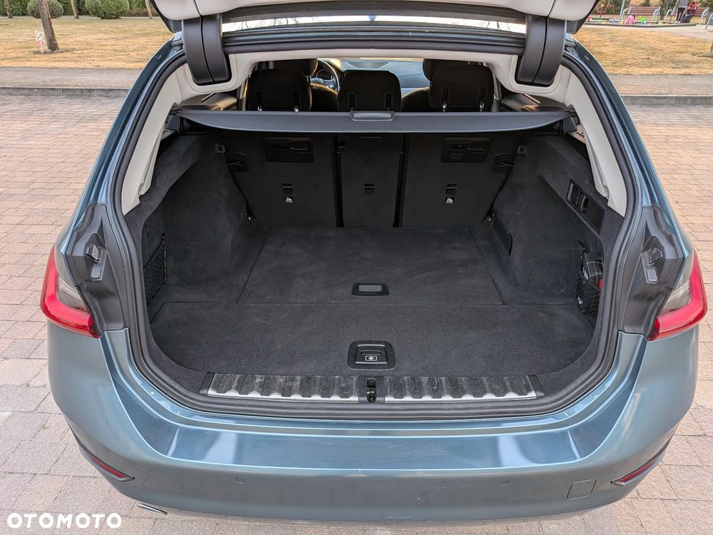 BMW Seria 3 318d - 25