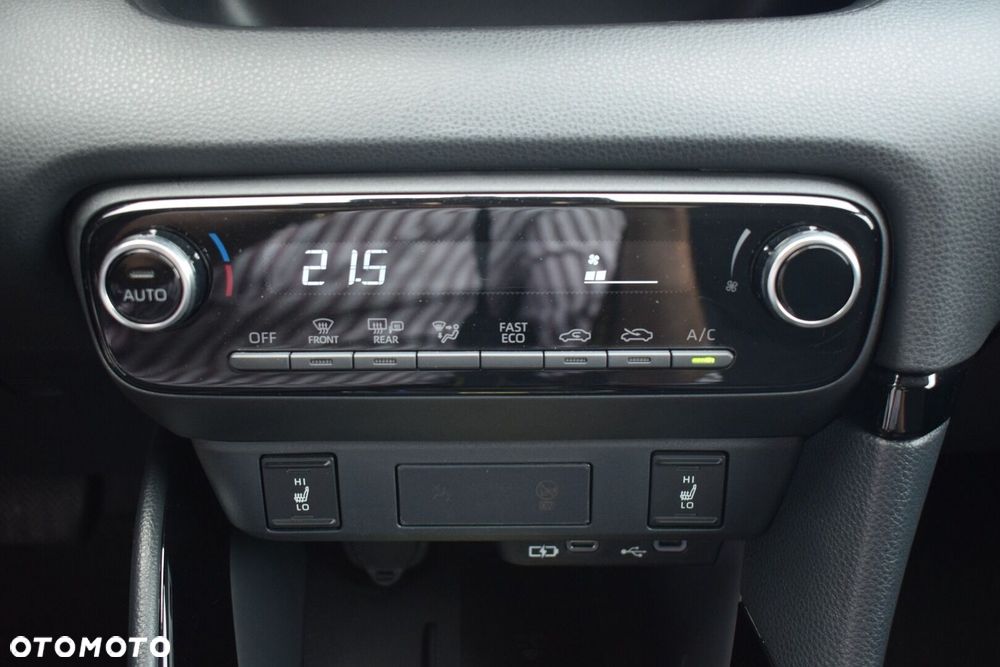 Toyota Yaris Hybrid 1.5 Style - 19