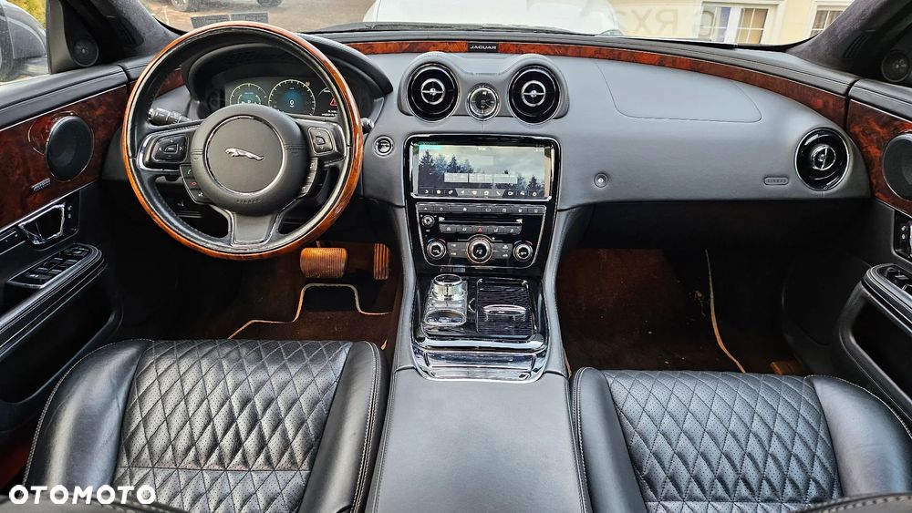 Jaguar XJ 3.0 T AWD LWB Premium Luxury - 19