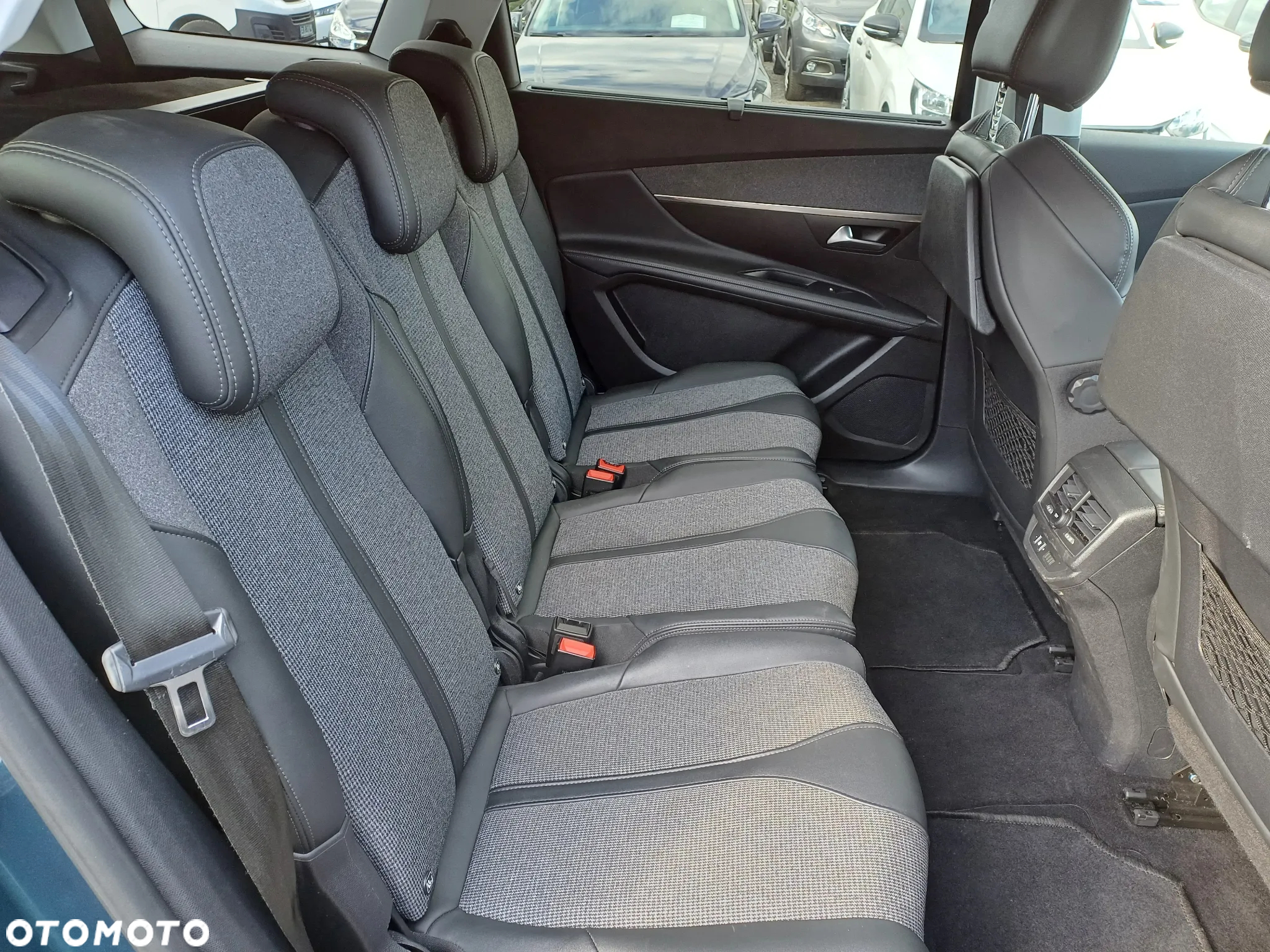 Peugeot 5008 BlueHDI 130 EAT8 Allure - 11